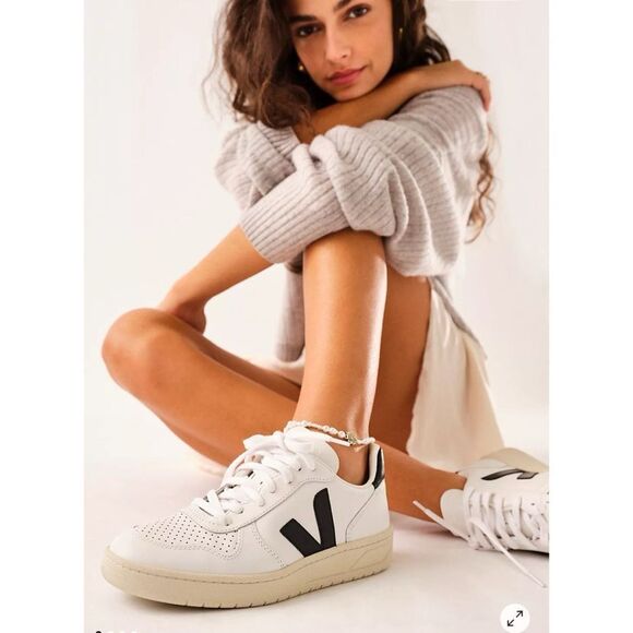 Veja Shoes - Veja V-10 Sneakers in Extra White / Black Size 8